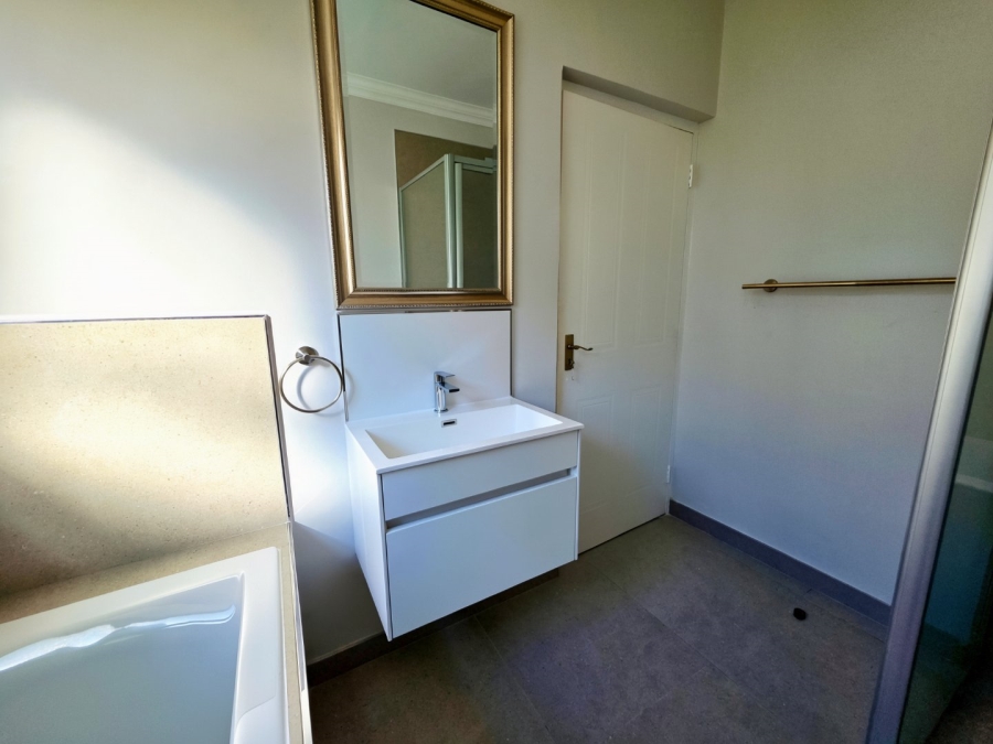 To Let 4 Bedroom Property for Rent in Parklands Western Cape